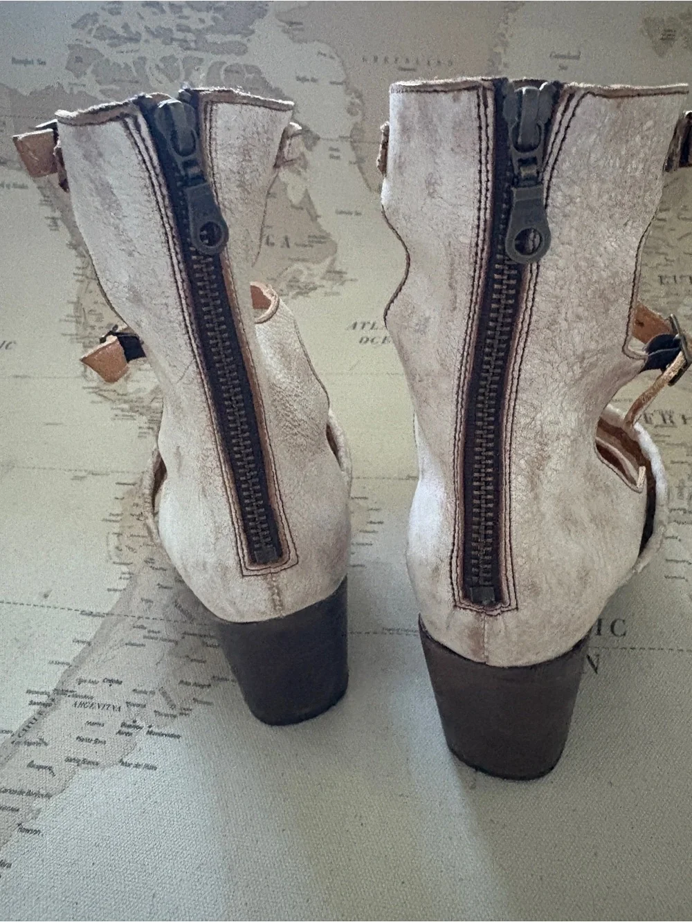 Bed Stu Baylor Beige Distressed Leather Heels Size 9 US Women'